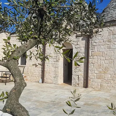 Trulli Parco Grande Villa *